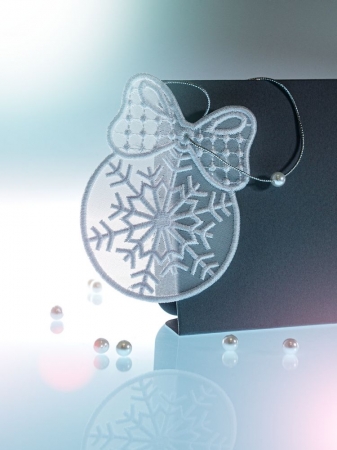 Подвеска вышивная «Снежинка» в конверте купить с нанесением логотипа оптом на заказ в интернет-магазине Санкт-Петербург
