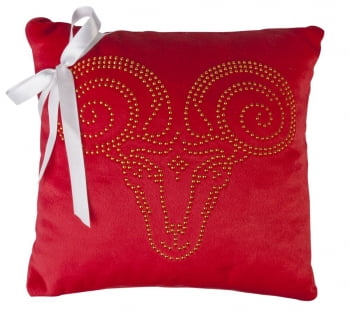 Подушка «Овен», красная купить с нанесением логотипа оптом на заказ в интернет-магазине Санкт-Петербург