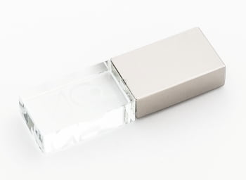 Стеклянная флешка с 3d гравировкой на 4 гб купить оптом в СПб